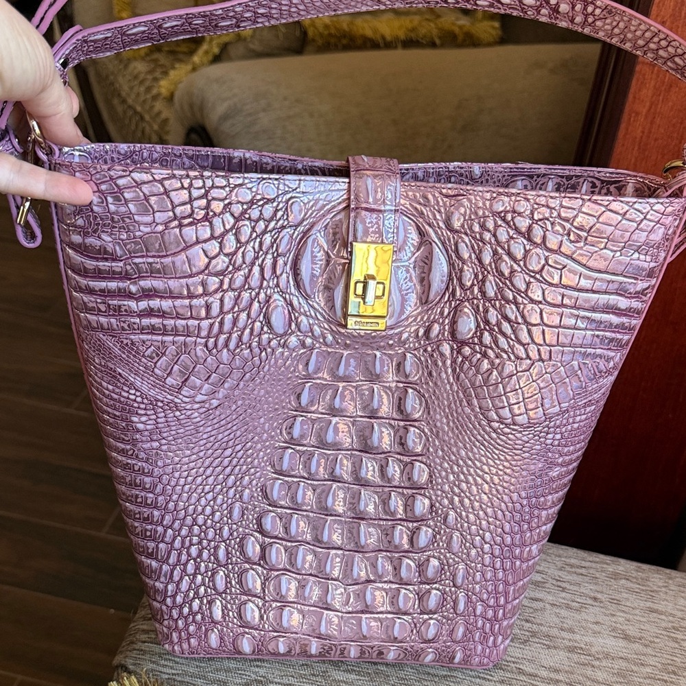 NWOT BRAHMIN SHIRA bucket bag in Mulberry potion